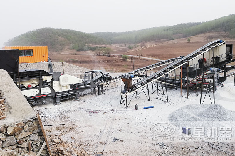 時產200-300噸青石移動磕石子機工作現場 時產200-300噸青石移動磕石子機工作現場