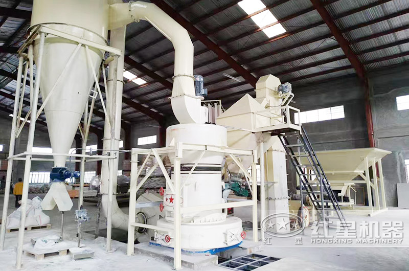 環保密封的滑石粉磨粉生產線現場 環保密封的滑石粉磨粉生產線現場
