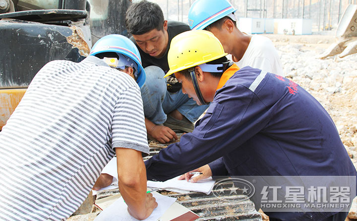 現(xiàn)場(chǎng)為用戶指導(dǎo)安裝細(xì)節(jié)，以節(jié)省占地、環(huán)保效能高為主 