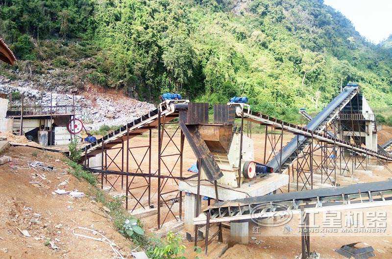 山西200噸石料破碎生產(chǎn)線現(xiàn)場 山西200噸石料破碎生產(chǎn)線現(xiàn)場