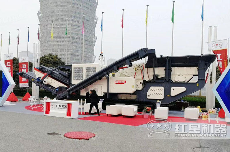 大型流動式煤炭粉碎機成品展覽現場 大型流動式煤炭粉碎機成品展覽現場