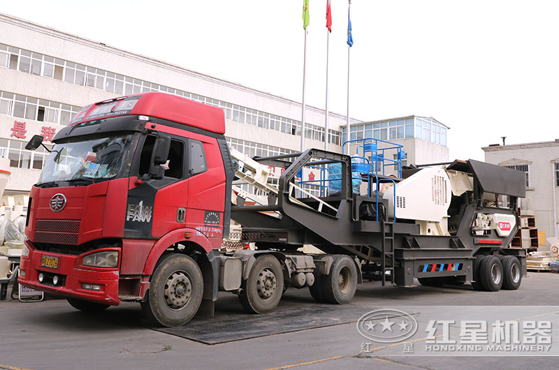 大型移動(dòng)碎石機(jī)發(fā)往湖南 大型移動(dòng)碎石機(jī)發(fā)往湖南