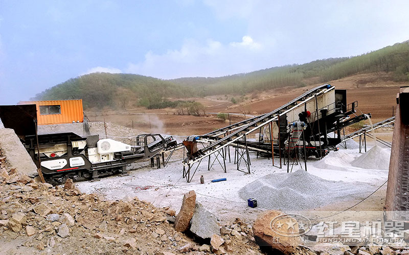 全套流動式破碎設備現場 全套流動式破碎設備現場