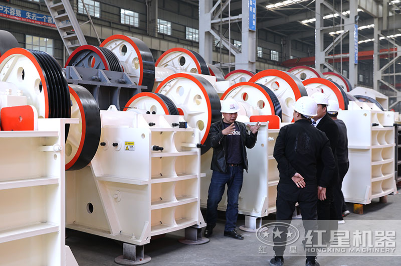 經理陪同客戶來廠參觀 經理陪同客戶來廠參觀