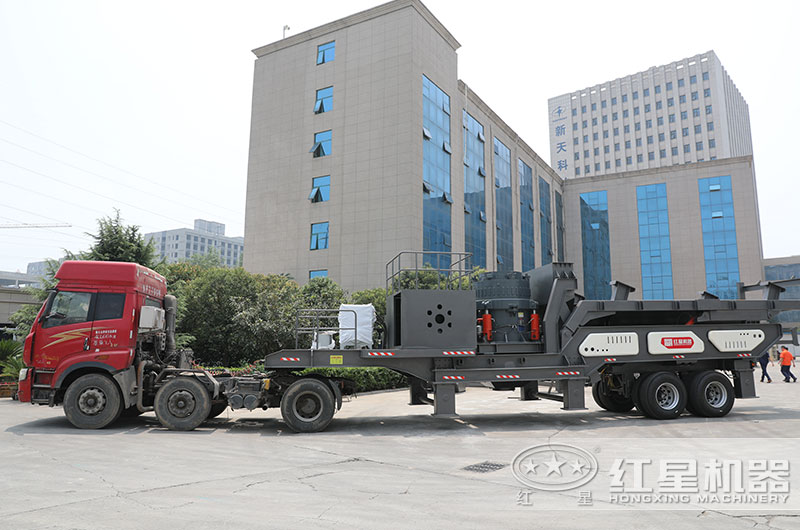移動破碎機設備直接開往客戶現場 移動破碎機設備直接開往客戶現場
