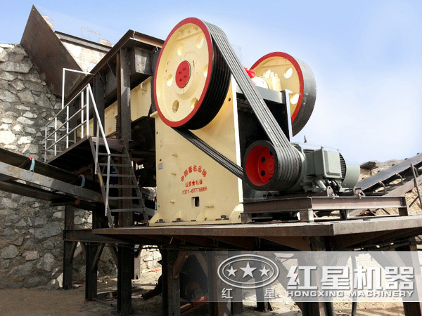 破碎機工作現場圖片