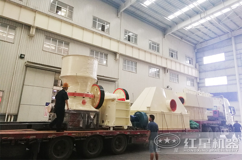 高料石子破碎機(jī)設(shè)備發(fā)貨現(xiàn)場 高料石子破碎機(jī)設(shè)備發(fā)貨現(xiàn)場