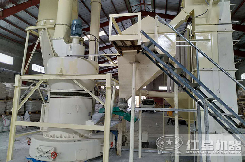 紅星雷蒙磨粉機制粉加工客戶現(xiàn)場實拍