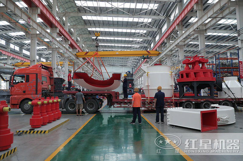 紅星雷蒙磨粉機裝車發(fā)貨現(xiàn)場