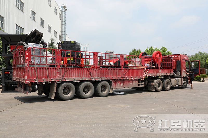 紅星300圓錐破碎機整套設備裝車發貨現場 紅星300圓錐破碎機整套設備裝車發貨現場