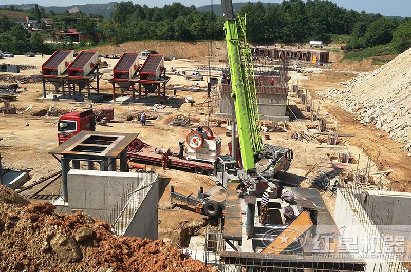 石子破碎生產(chǎn)客戶安裝現(xiàn)場(chǎng) 石子破碎生產(chǎn)客戶安裝現(xiàn)場(chǎng)