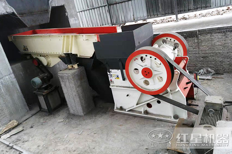 給料機(jī)+顎式破碎機(jī) 給料機(jī)+顎式破碎機(jī)