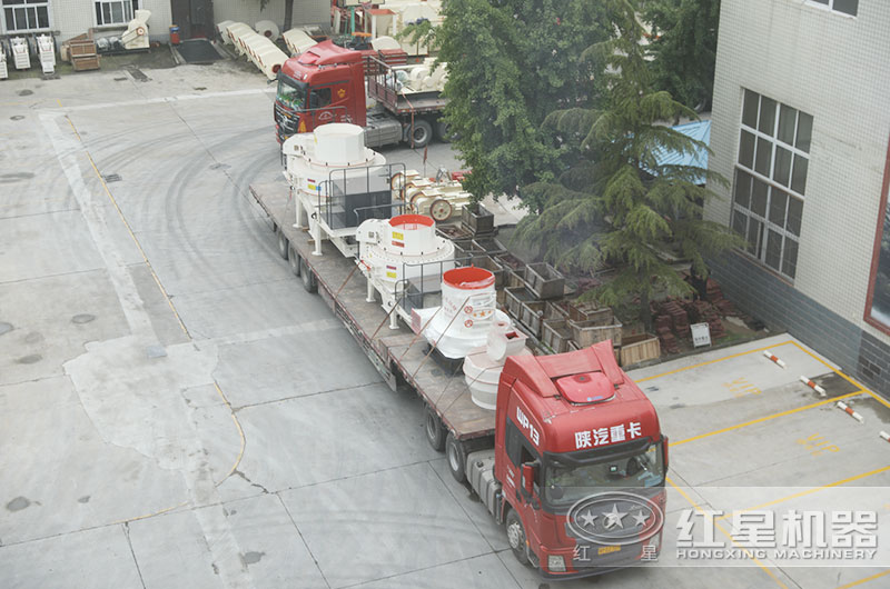 又一整套石粉磨粉機生產線設備裝車發貨中