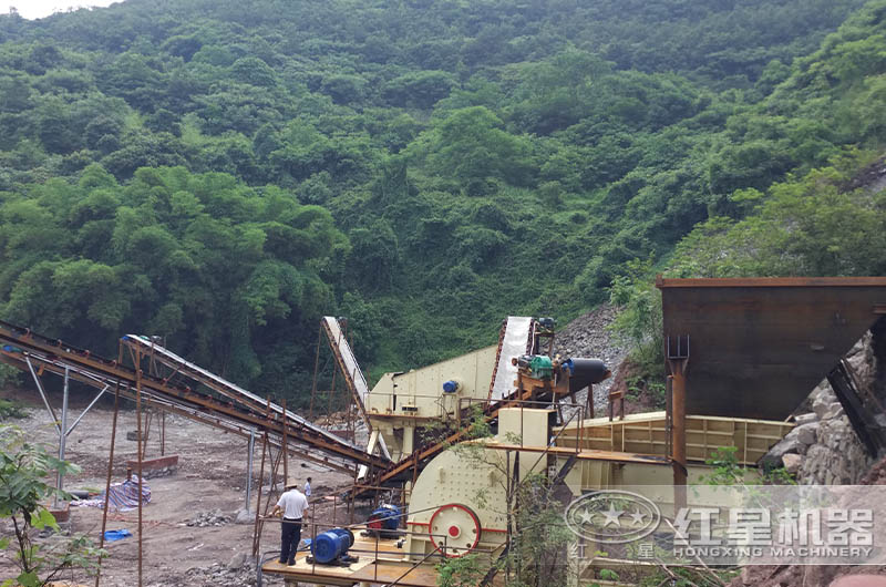 石英巖制砂現(xiàn)場 石英巖制砂現(xiàn)場
