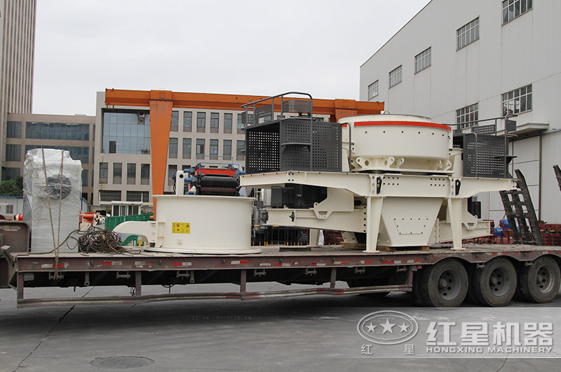 紅星沖擊式花崗巖制砂機裝車發貨中
